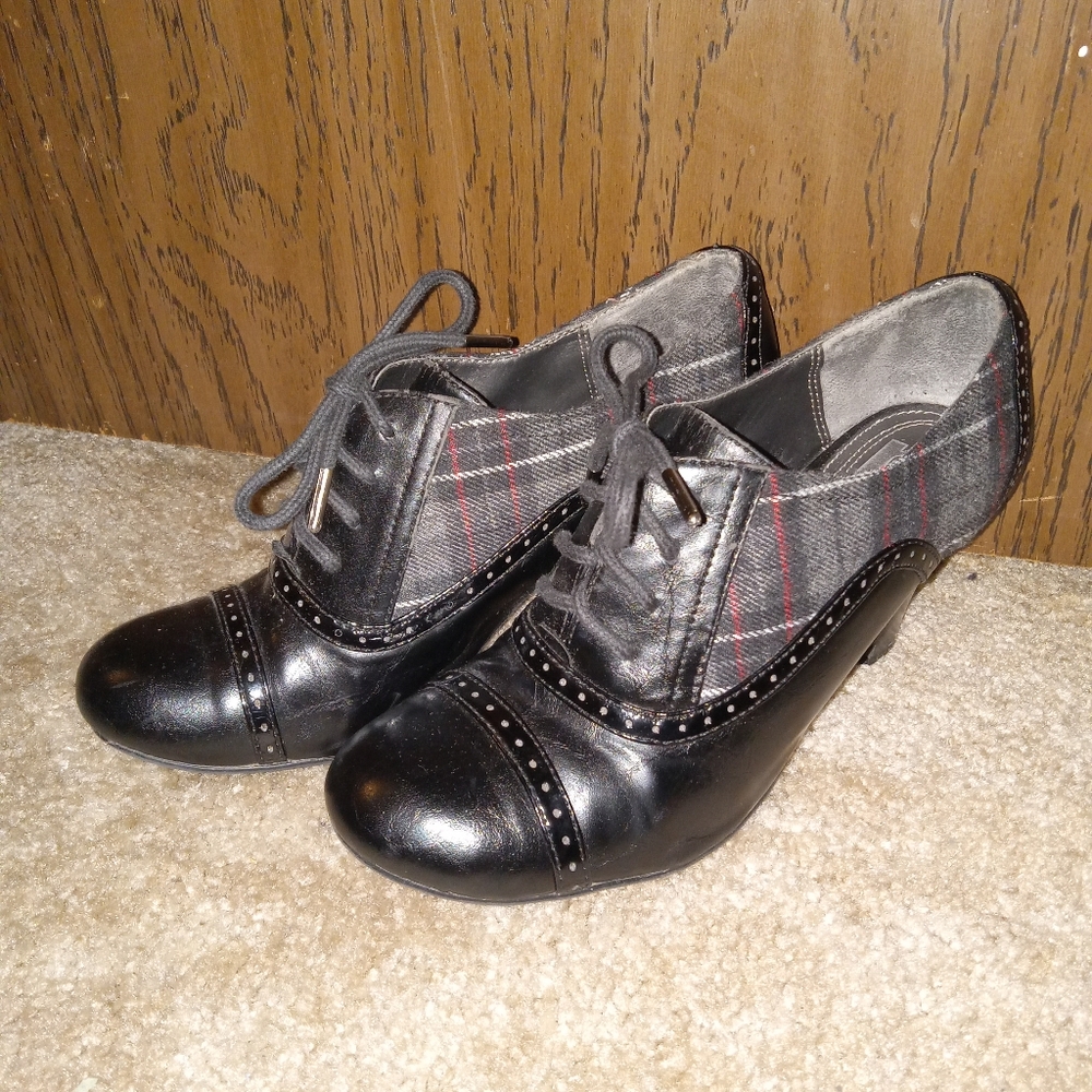 R2 Black and Plaid heels